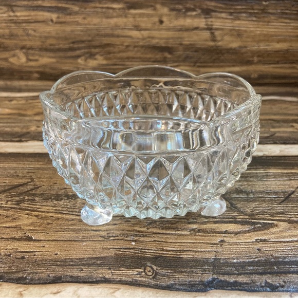 Vintage Indiana glass footed bowl Diamond Point pattern - Picture 3 of 9